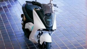 Yamaha E01