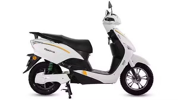 Hero Electric Optima CX front right three-quarter view